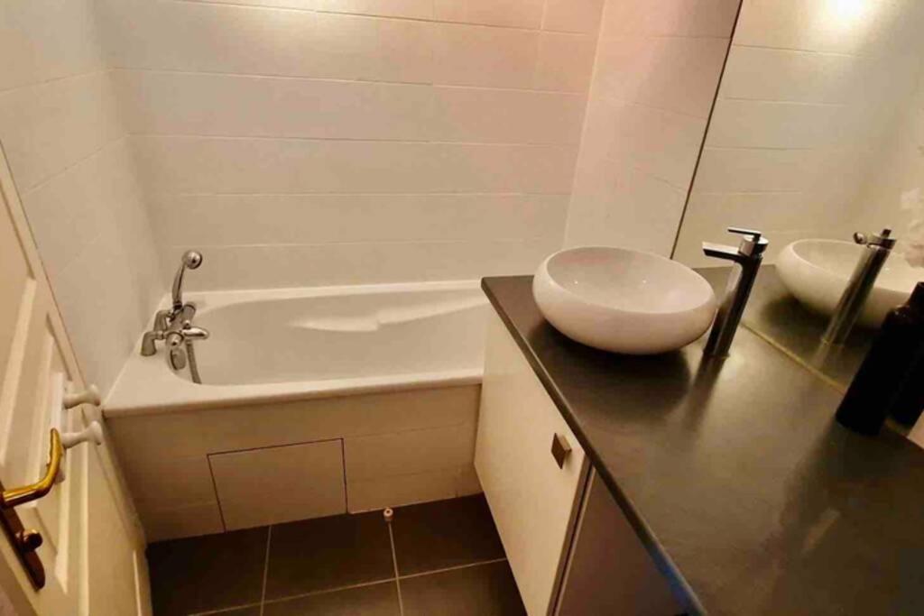 Tichnich Appartement - 2 Bedrooms - 1 Min Away From Train Station Annemasse Kültér fotó